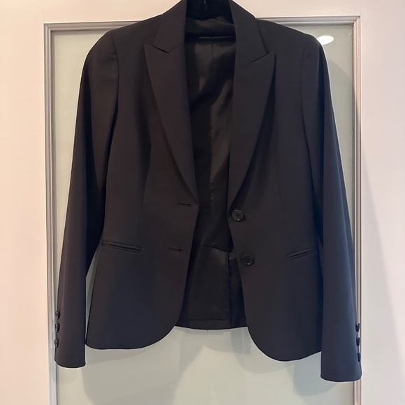 NWOT Theory Nichelle Tailor Black Blazer Size 2. Pristine. - Picture 3 of 9